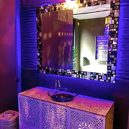 Отель Loveroom21 Валансьен